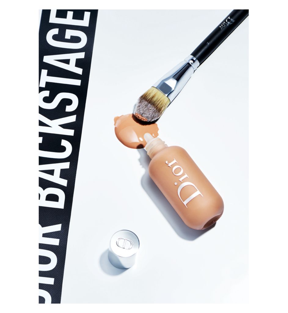 Backstage Light Coverage Fluid Foundation Brush N°11