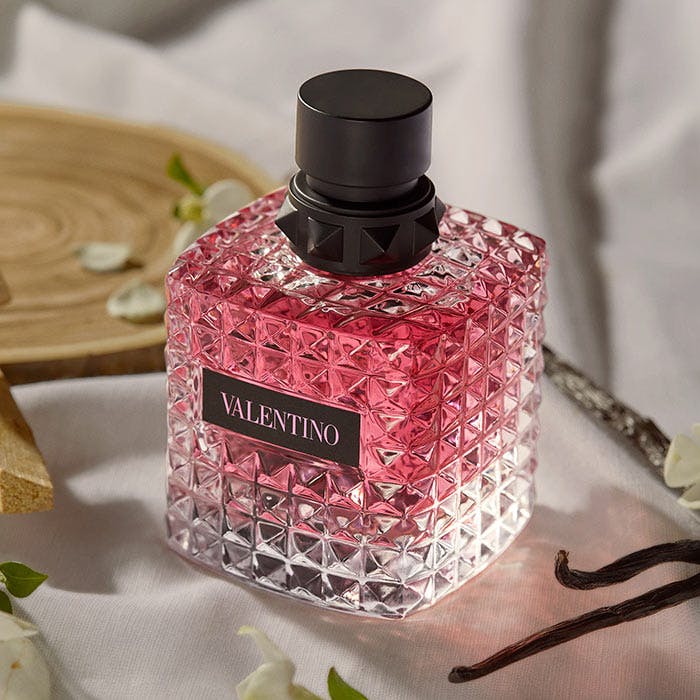 BORN IN ROMA DONNA
Eau De Parfum