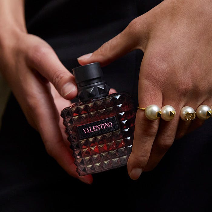 BORN IN ROMA DONNA
Eau De Parfum Intense