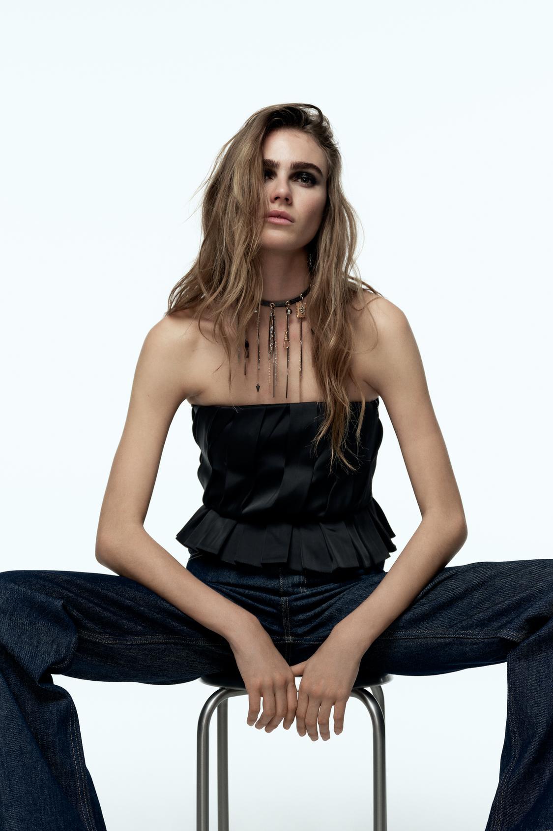 CHARM CHOKER NECKLACE