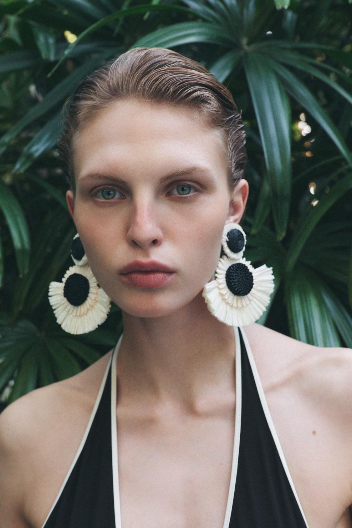 CONTRAST TEXTURED EARRINGS