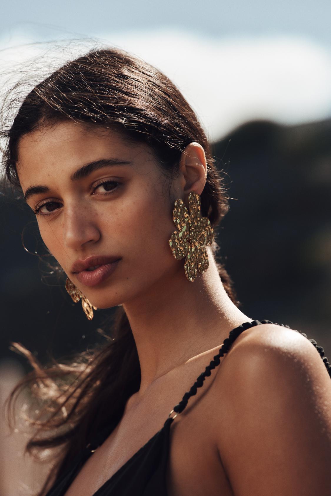 ENGRAVED FLOWER MAXI EARRINGS