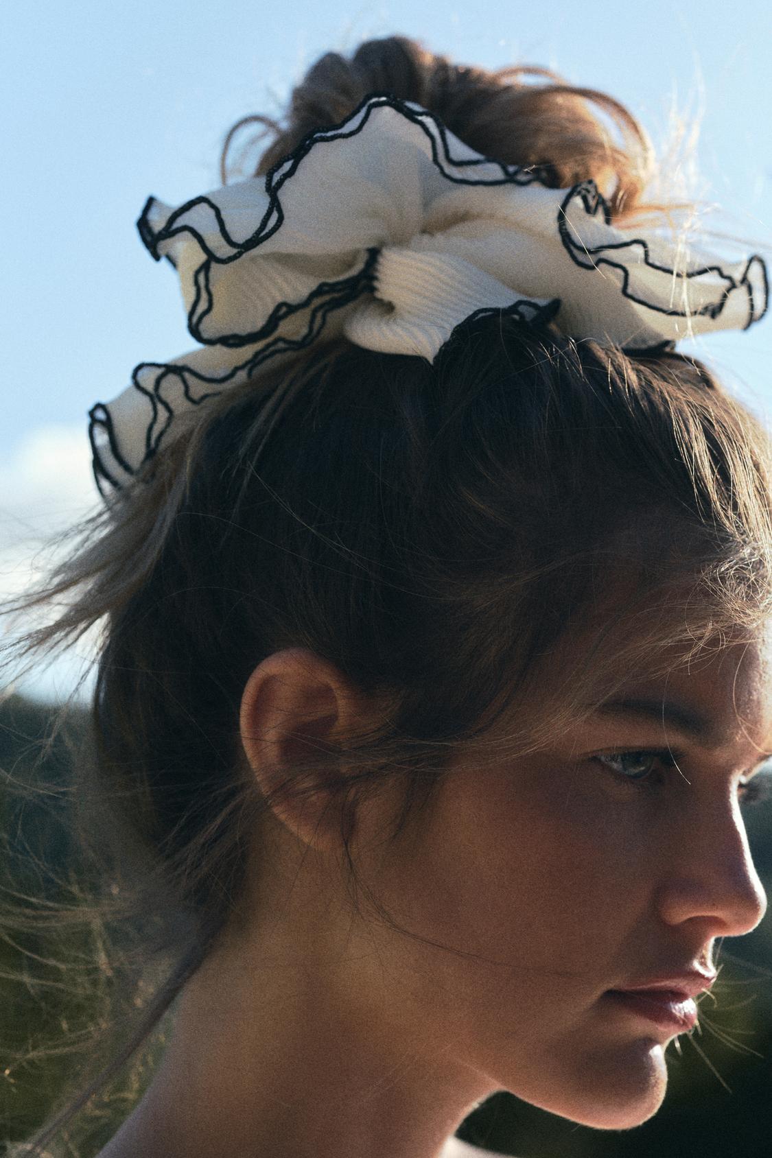 MAXI SCRUNCHIE WITH CONTRAST RIBBING