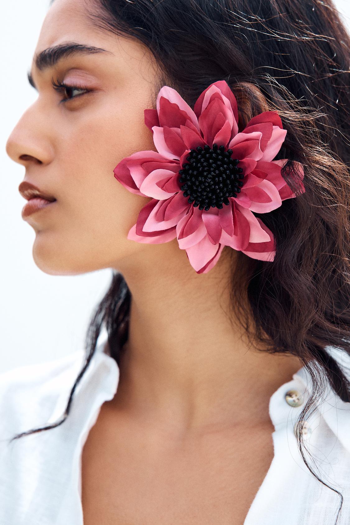 MAXI CONTRAST FLOWER EARRINGS