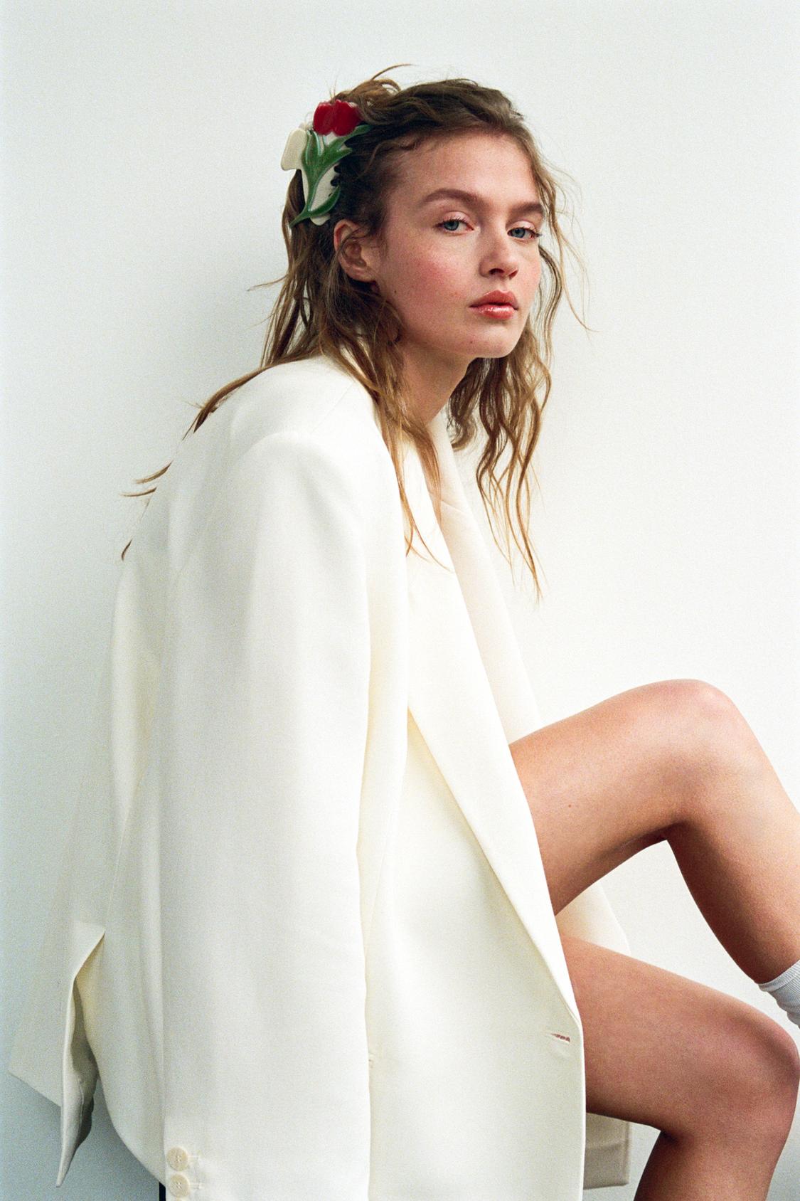 RAISED FLOWER SHEEPSKIN CLIP