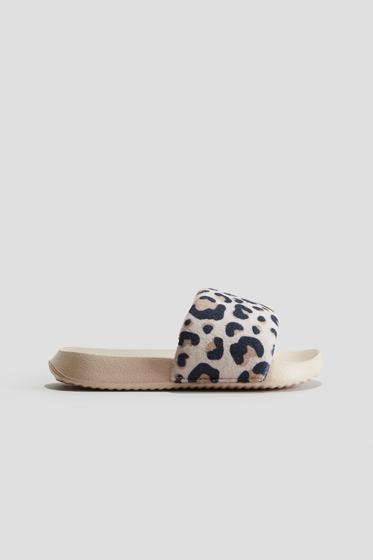 Pool shoes