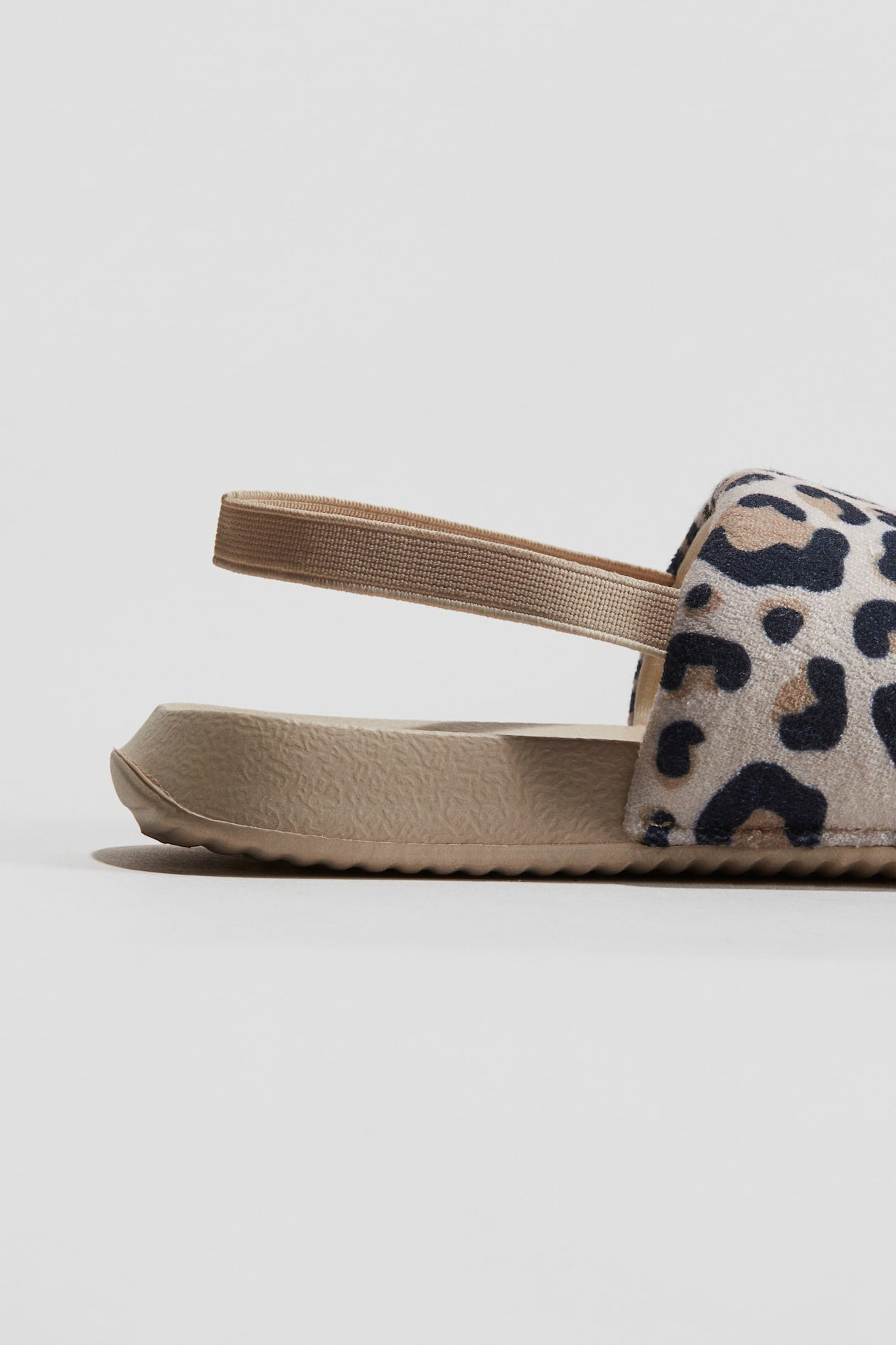 Pool shoes