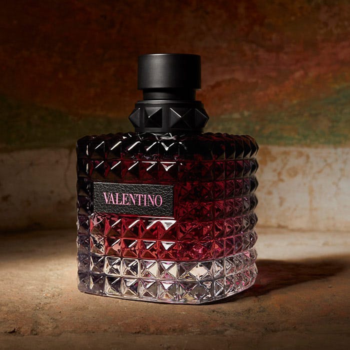 BORN IN ROMA DONNA
Eau De Parfum Intense