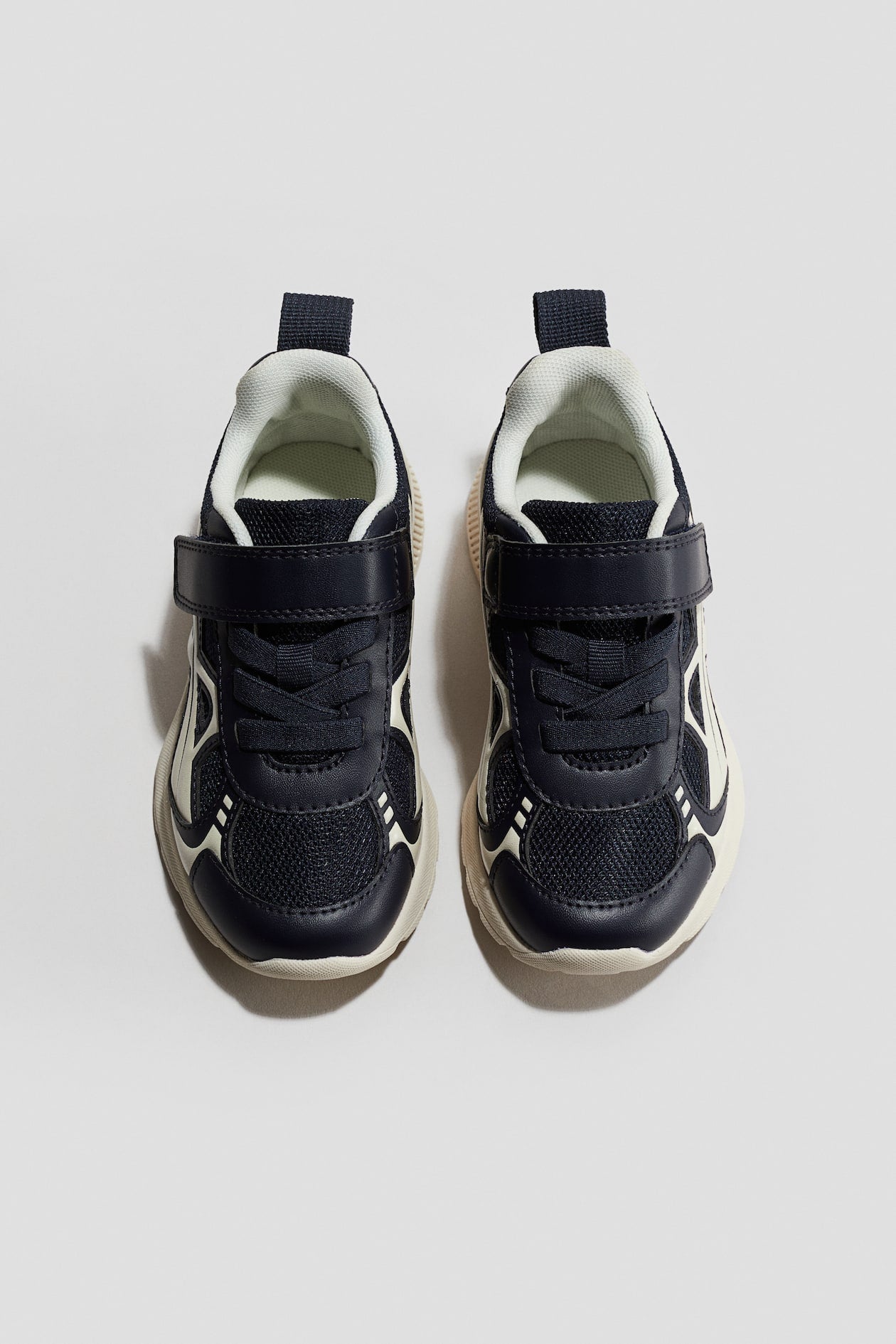 Lightweight-sole trainers