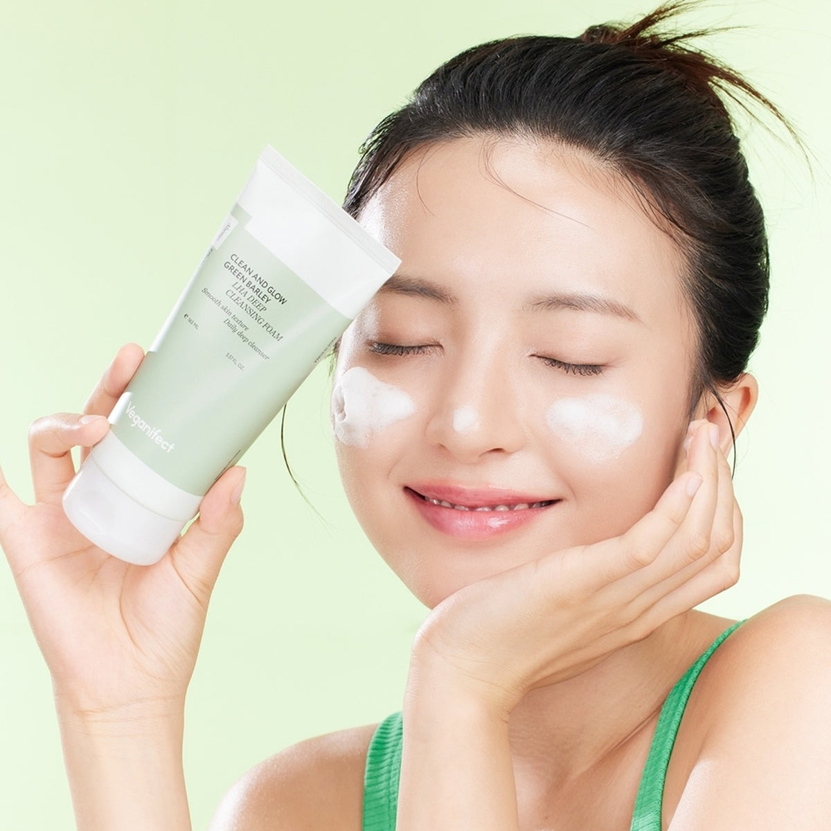 veganifect. Clean & Glow Green Barley LHA Deep Cleansing Foam 165ml
