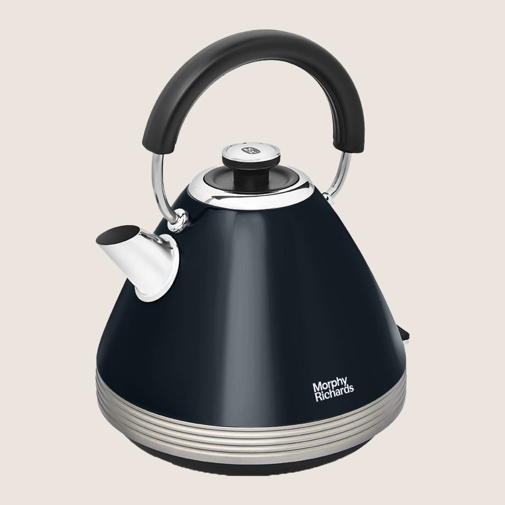 MORPHY RICHARDS Venture Retro Pyramid 100334 Traditional Kettle with Pyramid Design 1.5L - Onyx